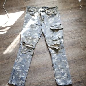 Size 36/32 Slim Fit Ripped Camo Jeans